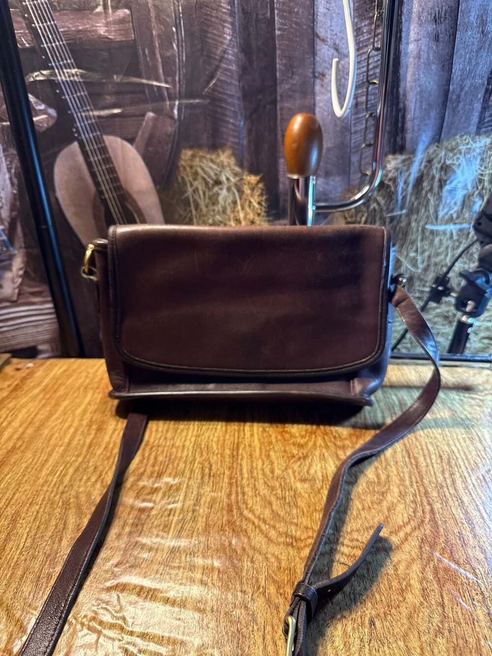 Style Number J4D 9951. Vintage coach purse in great...